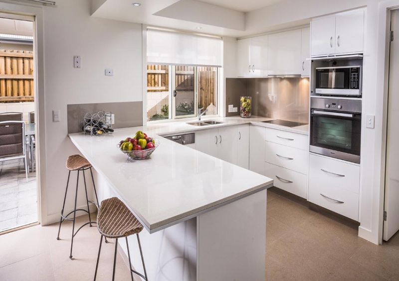 Mẫu phòng bếp đẹp đơn giản màu trắng: 